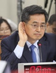 잘 안들려서