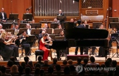 터키에서 안익태 곡 연주하는 피아니스트 한유니
