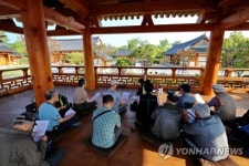 남원의 한옥 호텔에서