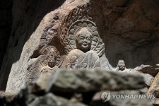 서산 마애여래삼존상