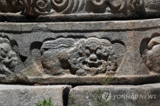 오층석탑 사자상