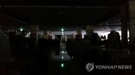 서울 서남부 대규모 정전...캄캄한 테크노마트