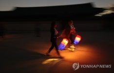 청사초롱과 함께 깊어가는 밤