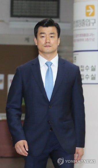 공판 출석하는 이영선