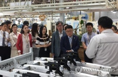 산업현장 둘러보는 정일석 서울세관장