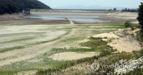 바짝 말라버린 저수지