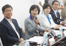 인사말하는 추미애 대표