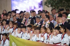 북한 태권도시범단 김포 도착
