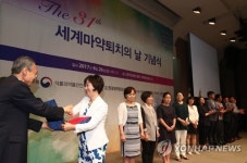 표창장 받는 마그미상 수상자들