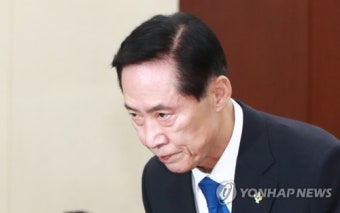 인사하는 송영무 국방장관 후보자