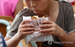 일부 학교 조리원 파업에 도시락 데이…단체 피자 배달도(종합)