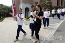 경희대 방문한 북한 태권도시범단
