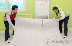 도배하는 차성수 구청장-하석주 대표