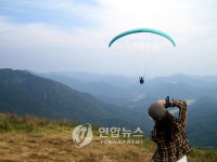 문경 모노레일 타고 활공장 전망대서 경치 즐긴다