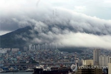 구름도 쉬어가는 부산 영도 봉래산