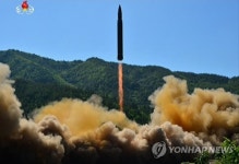 북한, 대륙간 탄도미사일 화성-14 발사 모습 공개