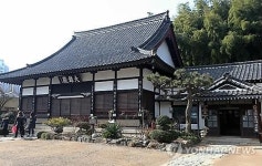 국내 유일의 일본식 사찰 군산 동국사 관광 편리해진다