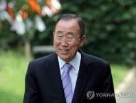 반기문 기분 좋은 첫 출근길