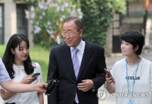 반기문 기분 좋은 첫 출근길