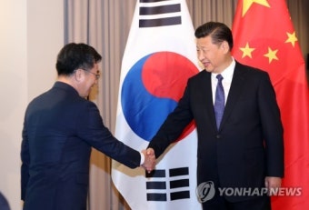 악수하는 시진핑 주석-김동연 경제부총리