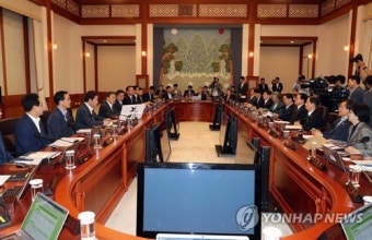 국무회의, 인사말 하는 문 대통령
