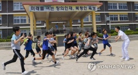 해군 장교 되어 돌아온 선생님… 제자들에 안보교육