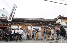 가마솥에 빠진 초복…수은주 38도 치솟고 삼계탕집 문전성시(종합)