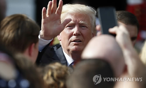 트럼프 대통령, 엡스타인 스캔들 비상: 정치적 위기 가중화!
