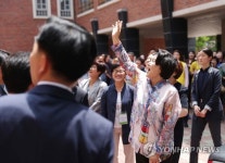 군산부설초등학교 방문한 김정숙 여사
