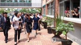 군산부설초등학교 방문한 김정숙 여사