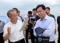 연안침식연구센터 건의받는 김영춘 해수부 장관