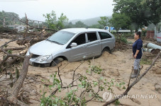 폭우에 밀려온 토사