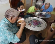 먹을 것이라고는 라면뿐