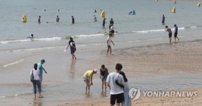 무더위 속의 을왕리 해수욕장