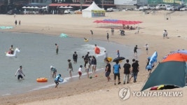 무더위 속의 을왕리 해수욕장