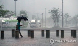 폭우로 서울 증산철교 하부도로·개화동∼개화역 도로 통제