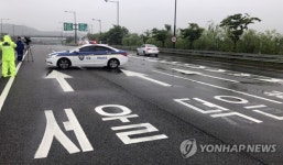 폭우로 제2자유로 일부 구간 차단