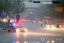 물에 잠긴 도로