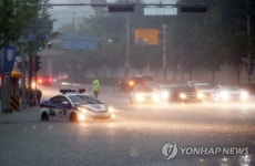 물에 잠긴 도로