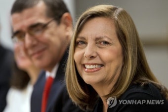 '美와 국교회복' 상징 쿠바 외교관, 미국 떠난다