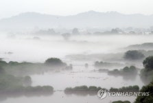 물안개 핀 소양강