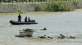 증평 삼기저수지 유입 쓰레기 수거 한창