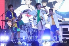 더 이스트라이트 데뷔