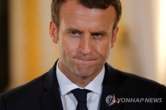 지지율 꺼지는 마크롱 이젠 '연예인 동원 이미지정치' 논란