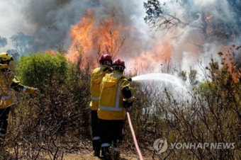 프랑스 지중해연안 산불 통제국면…임야 70 소실
