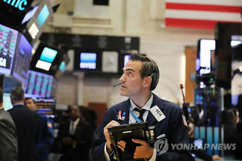 뉴욕 증시, 기술주 조정에 혼조…다우, 사상 최고 마감
