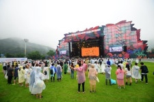 코리아, 스크림~…빗속에 막 오른 지산 밸리록