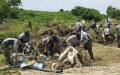 휴일에도 계속되는 수해 복구
