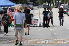 소성리 마을회관 앞에 배치된 경찰