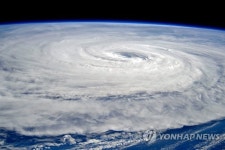 국제우주정거장에서 바라본 5호 태풍 노루